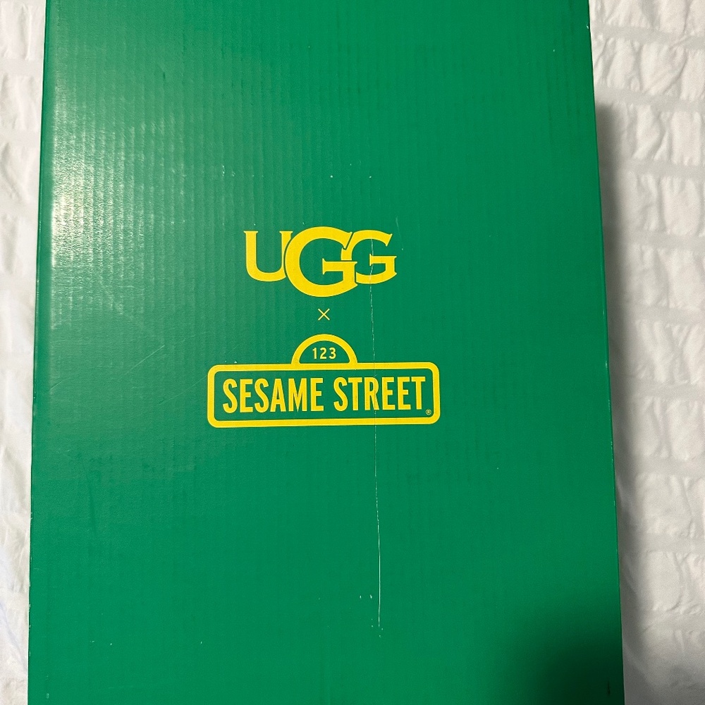 ✨Sesame Street Big Bird UGG✨